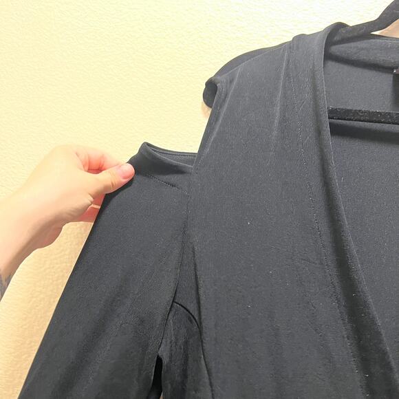 Chicos Travelers Black Cold Shoulder Tunic Blouse Outer Piece Size 1 Medium - Picture 3 of 7